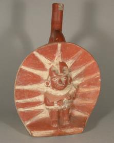 Relief: anthropo-zoomorphe Figur mit Strahlenkranz