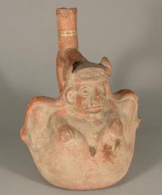 Anthropo-zoomorphe Figur im Gebirge