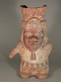 Stehende anthropomorphe Figur