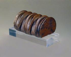 Gefäßwulst, halbrund, umschnürt (eine Rotellenattasche)