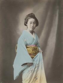 Junge Frau im Kimono