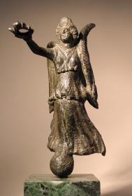 Statuette der Victoria auf der Weltkugel