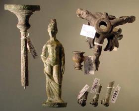 Kandelaber mit weiblicher Figur als Stütze (modernes Pasticcio aus überwiegend antiken Teilen)