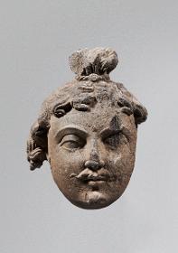 Kopf eines zukünftigen Buddha Maitreya mit Schnurrbart