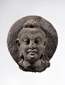 Kopf eines Buddha mit Nimbus (und Schnurrbart?)