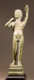 Etruskische Statuette eines Jünglings mit unkenntlichem Gerät