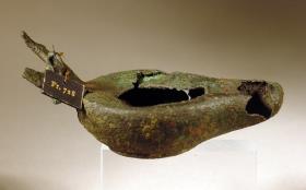 Lampe mit Lunula am Griff