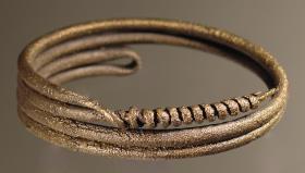 Armring: vierfach gewickelter Draht