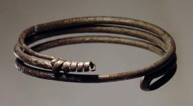 Armring mit drei Windungen