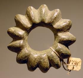 Ring, gebuckelt/sternförmig