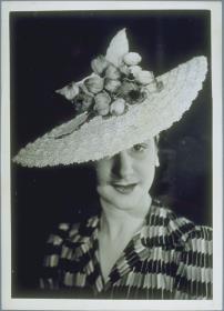 Frau mit Hut