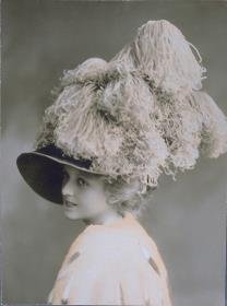 Frau mit Hut