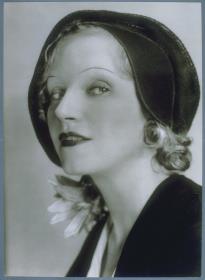 Maly Delschaft mit Hut von Alice Wicht