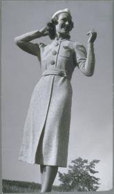 Frau in Mantel