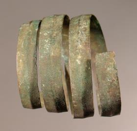 Breiter bandartiger Armring
