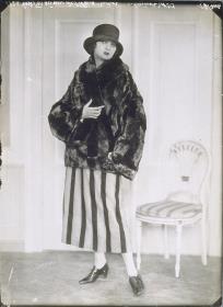 Jenny Steiner in Ensemble von Modellhaus Max Becker