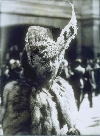 Frau mit Hut