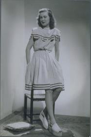 Frau in Kleid von Strankmüller
