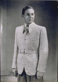 Mann in Jacket von Paul Groß
