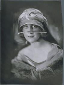 Elga Brink mit Hut von M. Gerstel