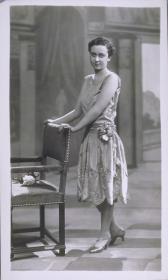 Frau in Kleid von Zimmermann
