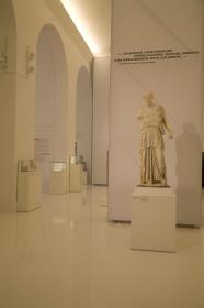 Blick in den Ausstellungsbereich "Götter" der Sonderausstellung "Pergamon - Panorama der antiken Metroploe (30.09.2011 - 30.09. 2012)