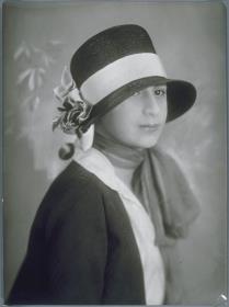 Frau mit Hut von Hoherz
