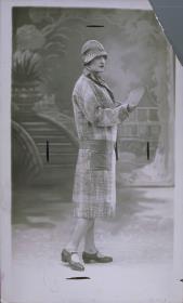 Frau in Mantel von Heim