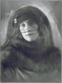 Elga Brink mit Hut von M. Gerstel
