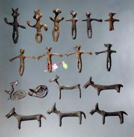 Verschiedene Figuren vom Deckel einer etruskischen Ciste (ursprünglich 57 Stück)