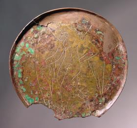 Etruskischer Spiegel (Fragment) mit geflügelter Göttin mit Knospe