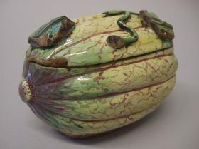 Deckeldose in Form einer Melone