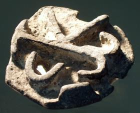 Einer von 15 Stempeln mit lateinischer Inschrift (hier jetzt per Definition ein runder wohl byzantinischer Stempel mit griechischem Monogramm eingestellt)