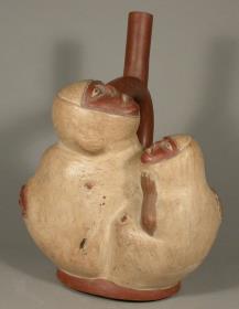 Knolle mit anthropomorphen Köpfen