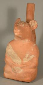 Sitzende anthropo-zoomorphe Figur