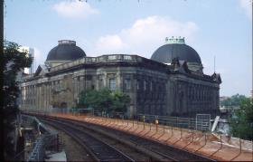 Bode-Museum. Ansicht von der Stadtbahn