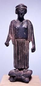 Statuette der Artemis mit Fackel in der Rechten und Mohnstengel in der Linken
