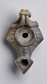 Pergamenische (?) Lampe (Nachahmung der "Ephesos-Lampen")