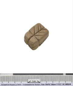 quaderförmige Zählmarke (Token) mit Ritzungen