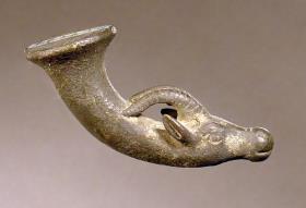 Kleines Rhyton (vermutlich Attribut einer römischen Larenstatuette)