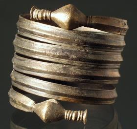 Spiralförmiger Armring