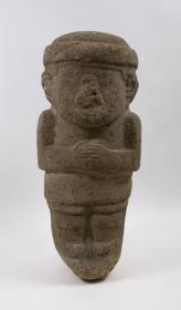 Weibliche Figur mit gefaltenen Händen