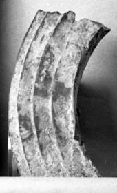 Fragment vom Ringhenkel eines Dreifußes