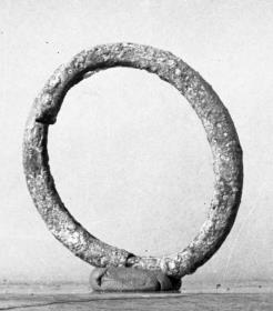 Armring mit spitzen Enden
