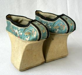 Hofschuhe einer Dienerin (?)