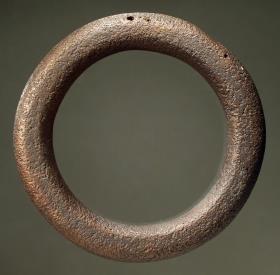 Massiv gegossener Ring