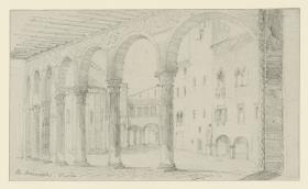 Verona, Blick in die Hofloggia des Palazzo Vescovado mit dem torrione del Vescovo Ogniebene und Apside des Baptisteriums
