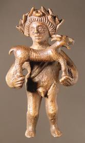 Römische (?) Statuette eines Jünglings, eine Ziege in den Händen haltend