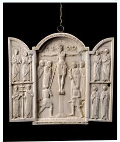 Kleiner Klappaltar mit der Kreuzigung Christi und Heiligen