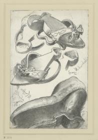 Männerstelzschuh von Anfang des 17. Jahrhunderts und zwei Frauenüberschuhe mit Eisengestell aus dem 18. Jahrhundert, Historisches Museum, Dresden